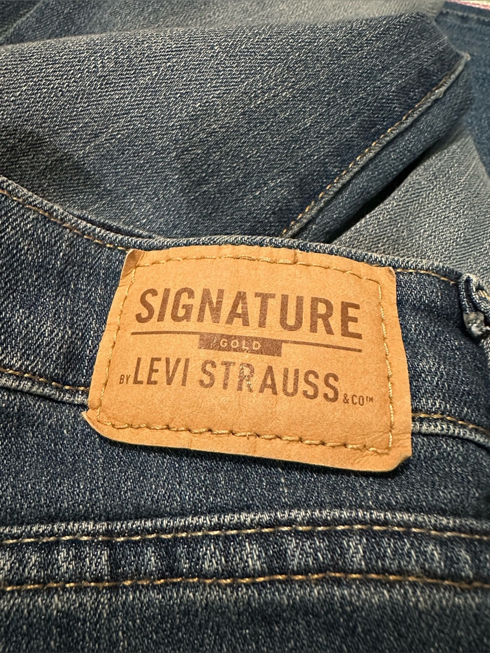 Signature Gold Mid-Rise Bootcut Jeans Size 10M (Tagged 30x32) Like New! - Picture 7 of 10